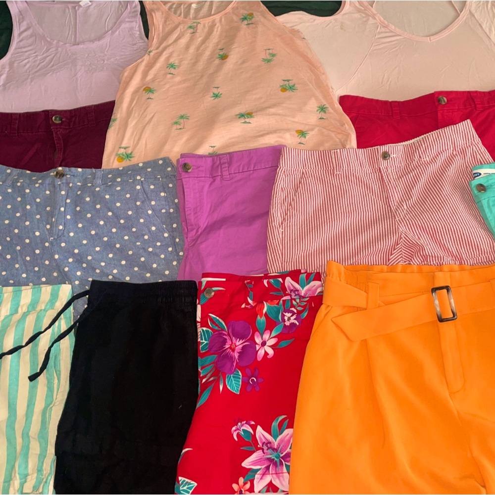 Old navy Women’s shorts bundle size 10/ medium